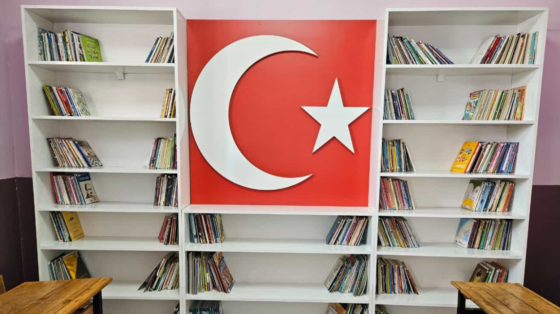 Okul Kütüphanemiz Erciş Kaymakamlığı tarafından yenilendi.